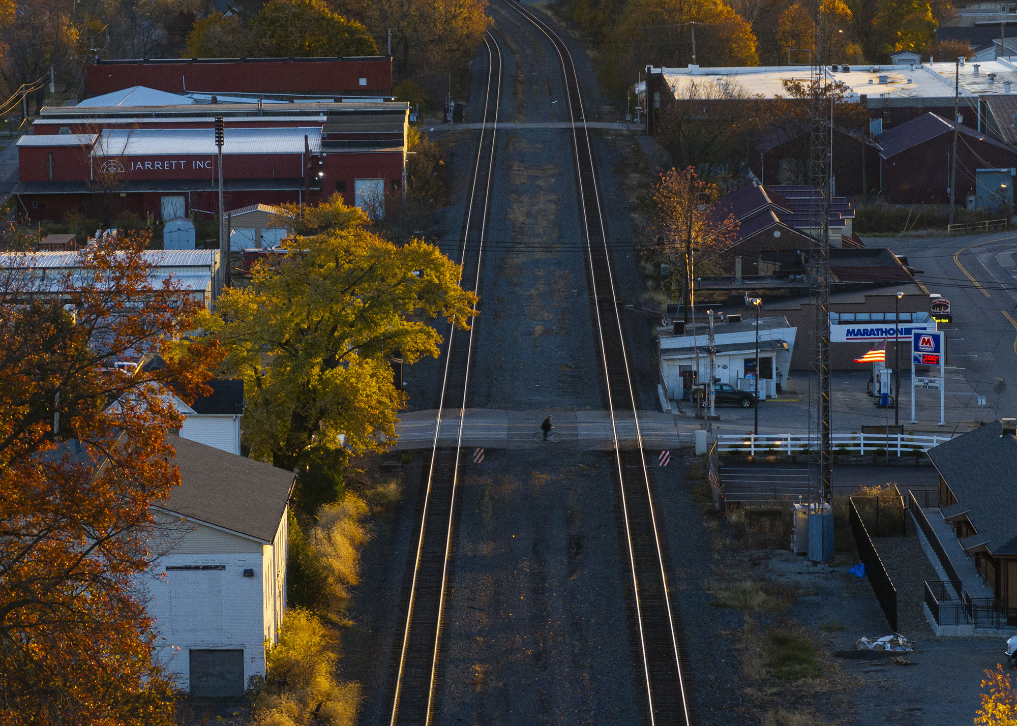 Aerial view of an city area with train tracks.