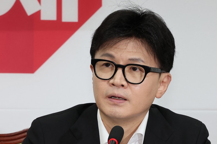 South Korea's ruling party chief Han demanded on December 6 that President Yoon Suk Yeol stand down over his martial law attempt, warning he posed a great danger to the country. 