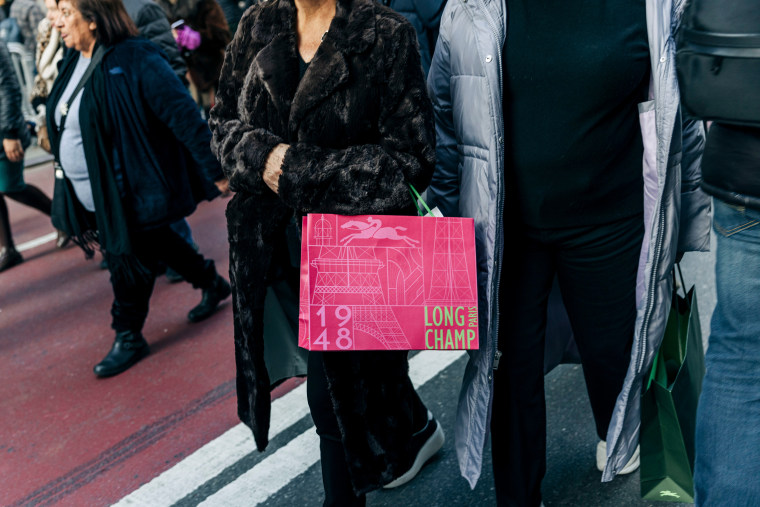 People carrying shopping bags in New York City