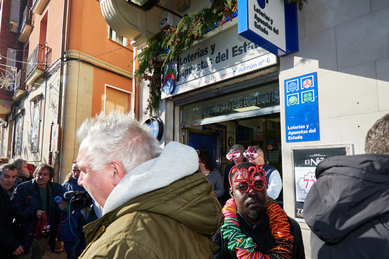 'El Gordo' of this year's Lottery has been sold entirely in the Administration Muro del Carmen in Logroño, however, many of the tickets of the winning number have been sold to the Club Deportivo Distrito Olimpico in San Blas-Canillejas (Madrid).