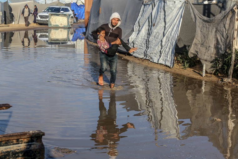 Palestinians in Khan Yunis struggle with harsh weather in makeshift tents amid ongoing Israeli attacks