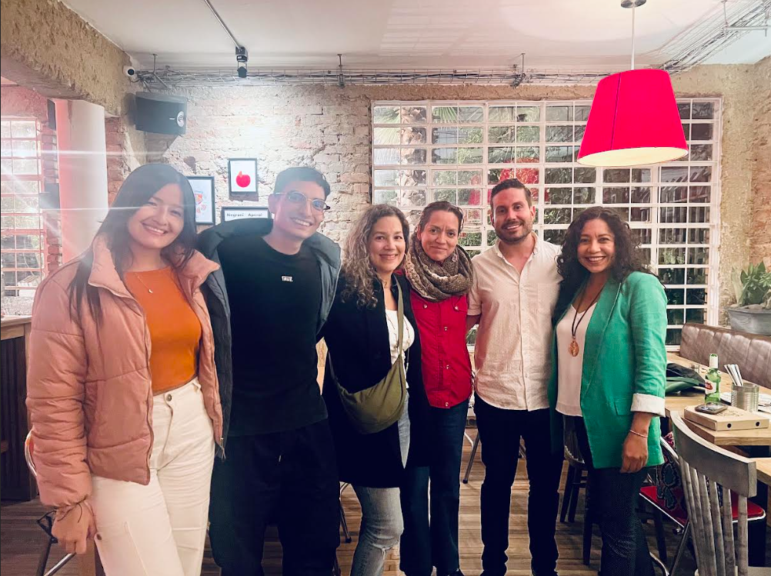 Six members of the Mongabay-Latam team. From the left: Dalia Medina (Social media coordinator), Richard Romero (multimedia coordinator), Alexa Vélez Zuazo (Managing editor), Dora Montero (Fellowship Spanish editor), Antonio Paz (Senior editor) and María Isabel Torres (Director).