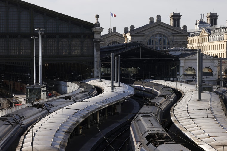 Railway services at the Gare du Nord station, that have been interrupted on March 7, 2025 morning after the discovery of a World War II bomb, will remain "highly disrupted throughout the day", warned the Minister for Transport.